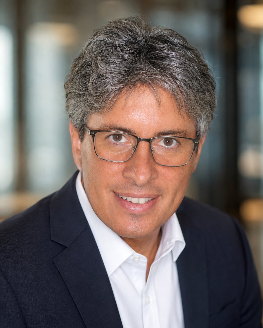 Jacques Kempin, founder of Synaptiks, in a cross-border advisory setting